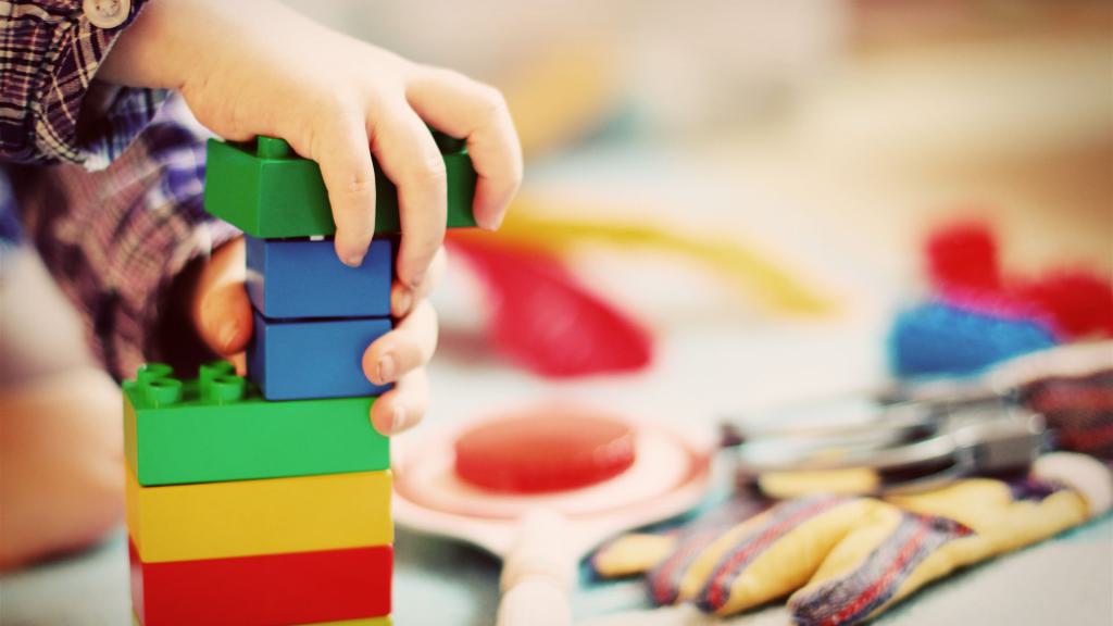 weihnachten hintergrund, kind, turm, bausteine, blöcke, holzblöcke, kindergarten, spielzeug, kinder, unordnung, architektur, bauen, spielen